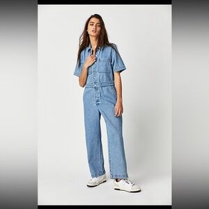 Blue Denim Jumpsuit✨Levi’s short sleeve coverall ✨brand new✨never been worn✨